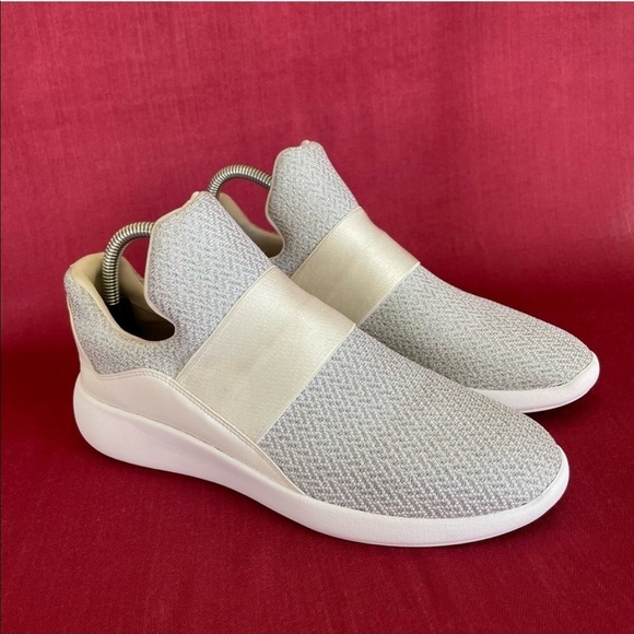 NEW! Women's Donna Karan White Silver Sparkly Cory Slip-On Sneaker - Size 10 📦 - Picture 3 of 12